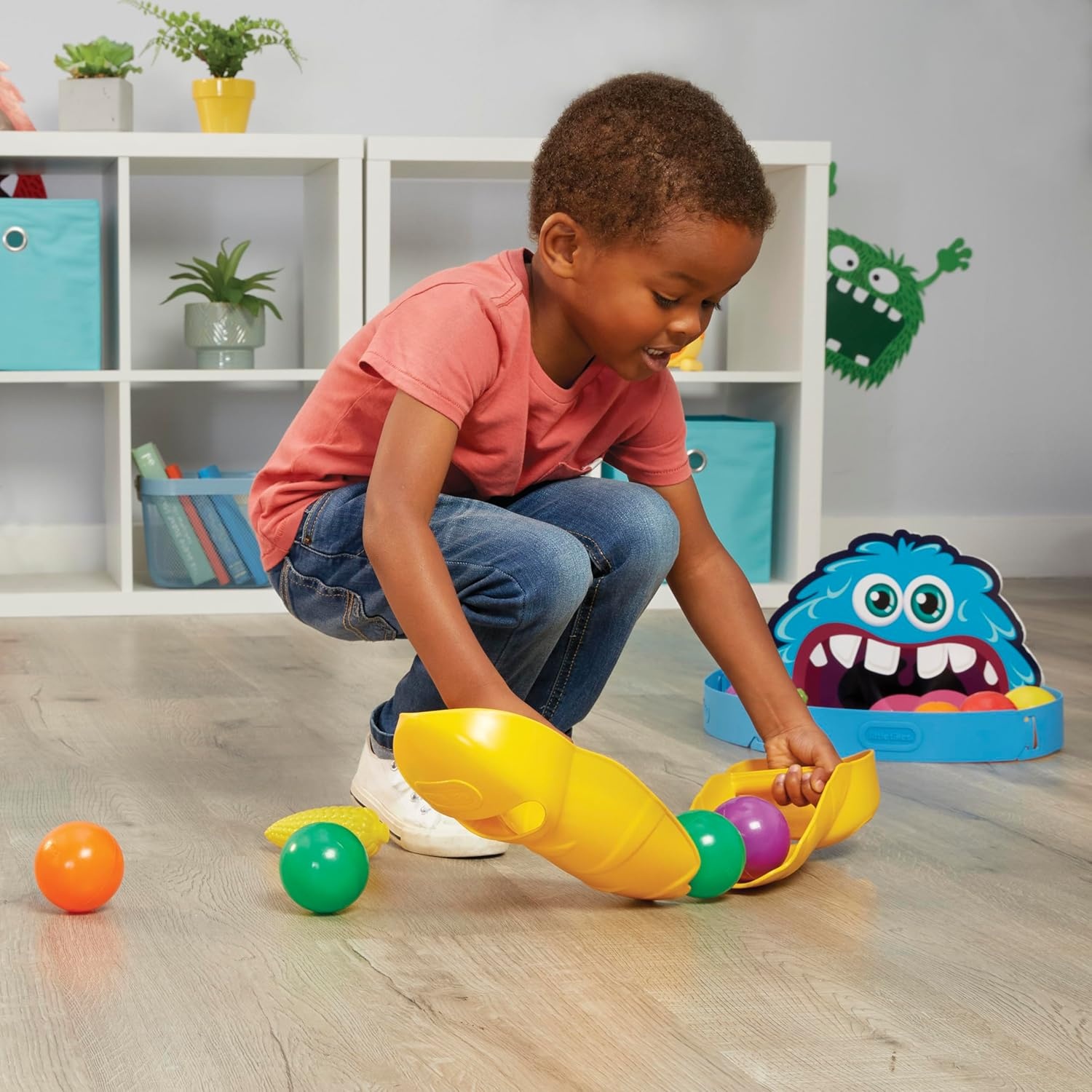 Little Tikes Feeding Frenzy – Indoor/Outdoor Gaming Experience – 30+ Accessories – Ages 3+ – Easy to Learn – Fast Paced
