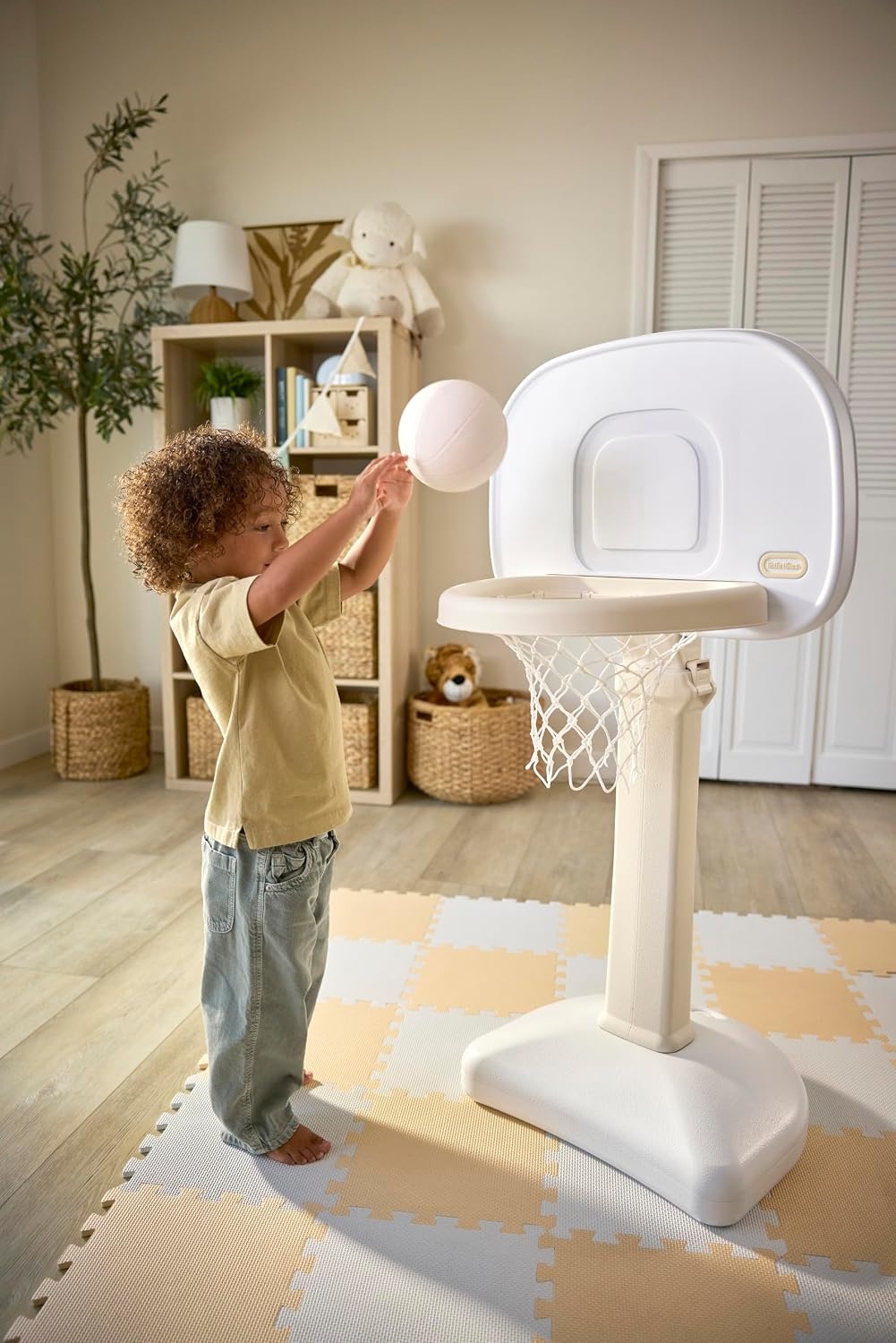 Little Tikes Cloud Collection – TotSports Easy Score Basketball Set w/ 3 Balls – White