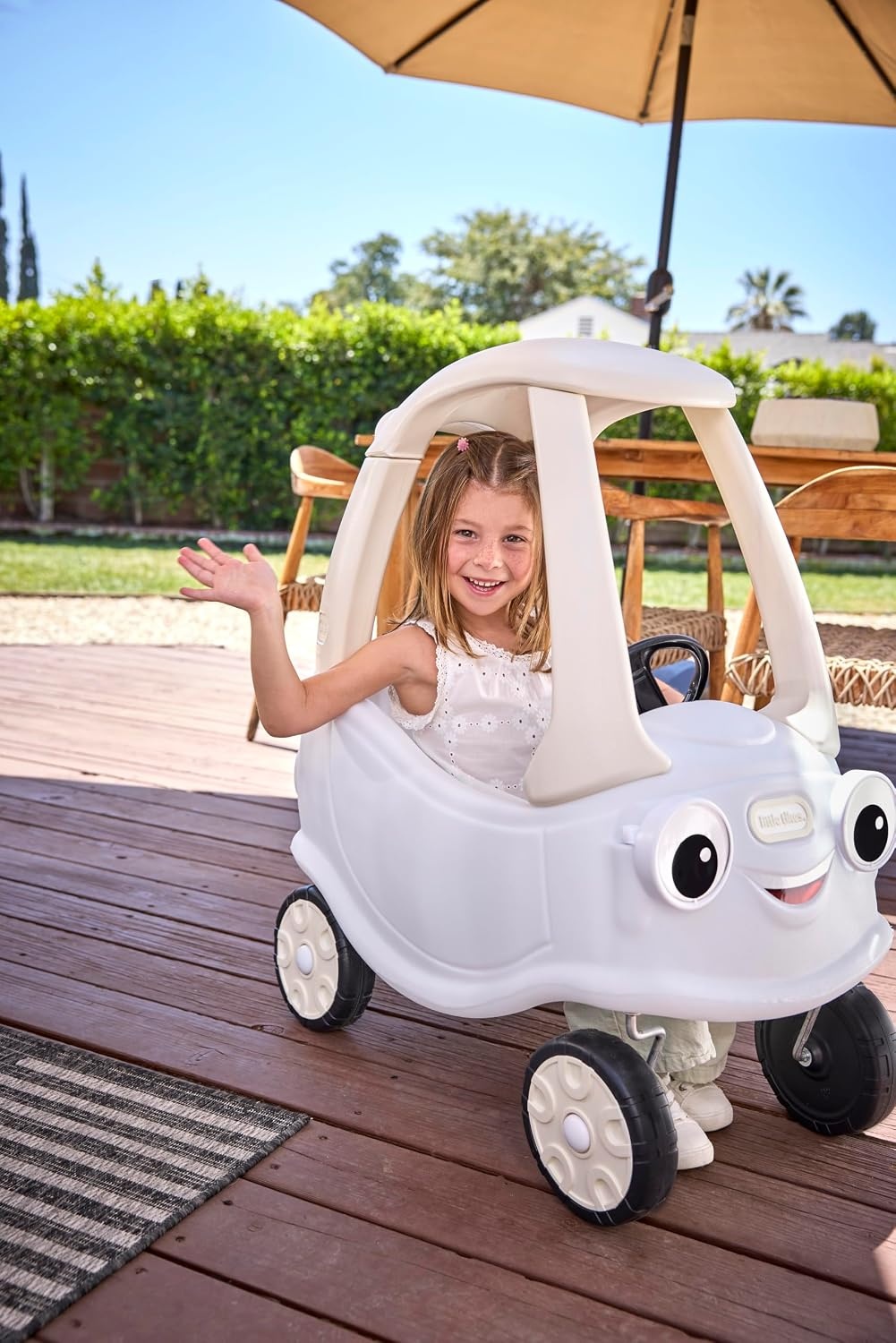 Little Tikes Cloud Collection Cozy Coupe – White, Classic Foot-to-Floor Ride-On Car, Working Door, Steering Wheel, Horn, Removable Floorboard, Indoor/Outdoor Push Car, Toddlers 18 Months to 5 Years