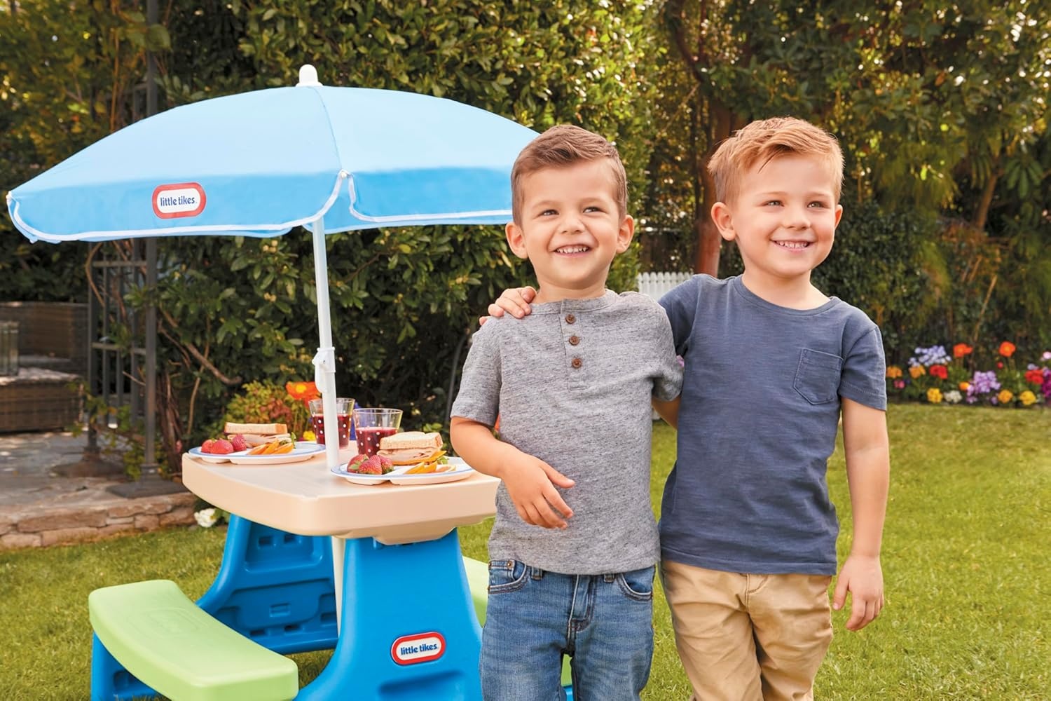 Little Tikes Easy Store Jr. Picnic Table with Umbrella – Blue / Green, 27.25L x 27.00W x 18.25H(Blue/Green)
