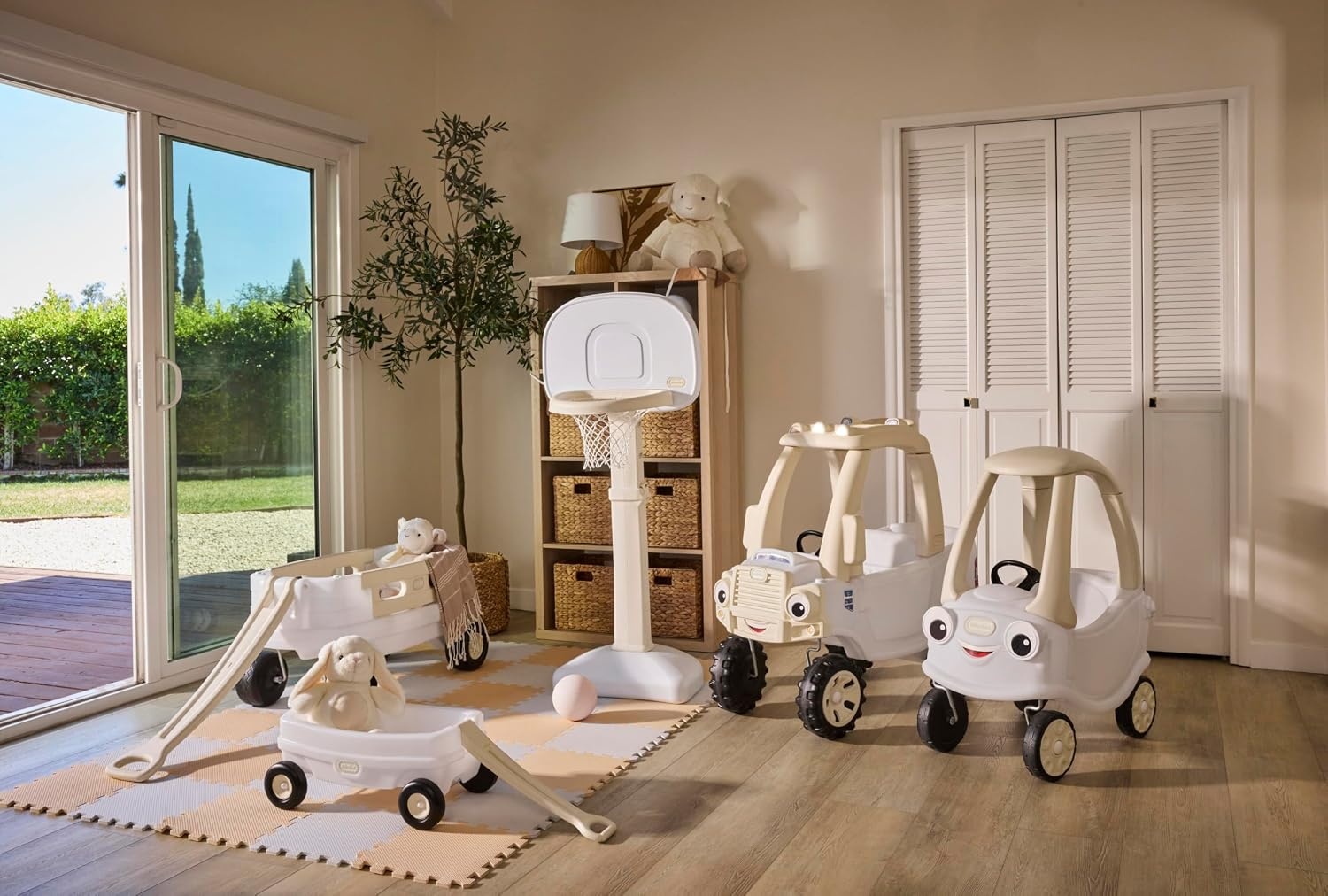 Little Tikes Cloud Collection Lil’ Wagon – White, Classic Kids Pull Wagon, Durable Plastic Toy, Indoor/Outdoor Play, Easy-Pull Handle, Boys and Girls Ages 18 Months+