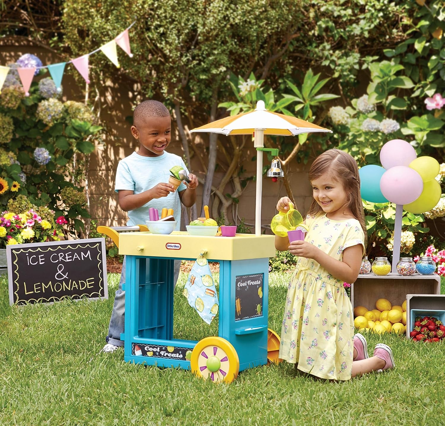 Little Tikes 2-in-1 Lemonade and Ice Cream Stand with 25 Accessories and Chalkboard For Kids Ages 2 plus(Stand)