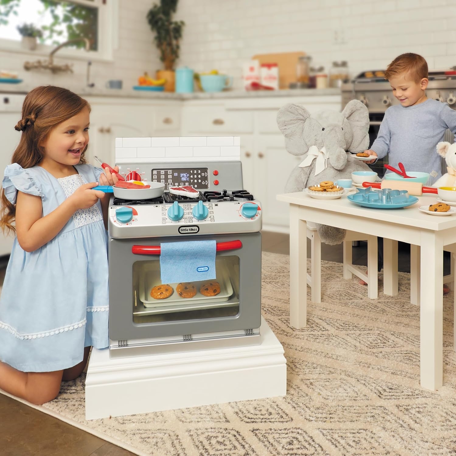Little Tikes First Oven Realistic Pretend Play Appliance for Kids, Play Kitchen with 11 Accessories and Realistic Cooking Sounds, Unique Toy Multi-Color, Ages 2+