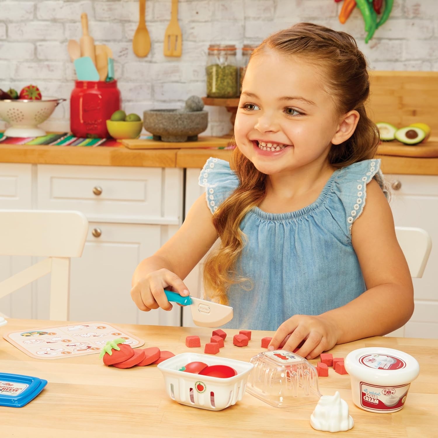 Little Tikes Creative Chefs Nacho Kit with Make-It Mix Play Sand, 22 Accessories, Realistic Pretend Play Nachos Maker, Boys, Girls, Ages 3+